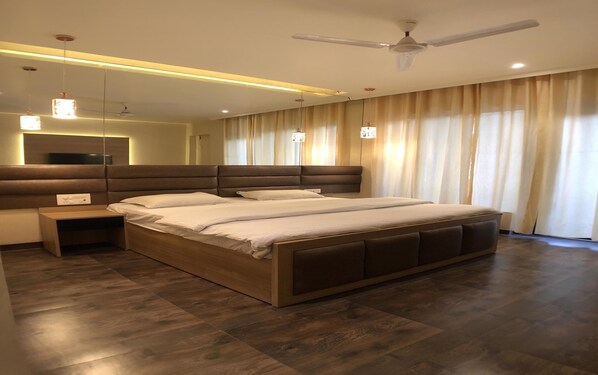 ملاءات من القطن المصري وأغطية فراش متميزة ومكتب وواي فاي مجانًا