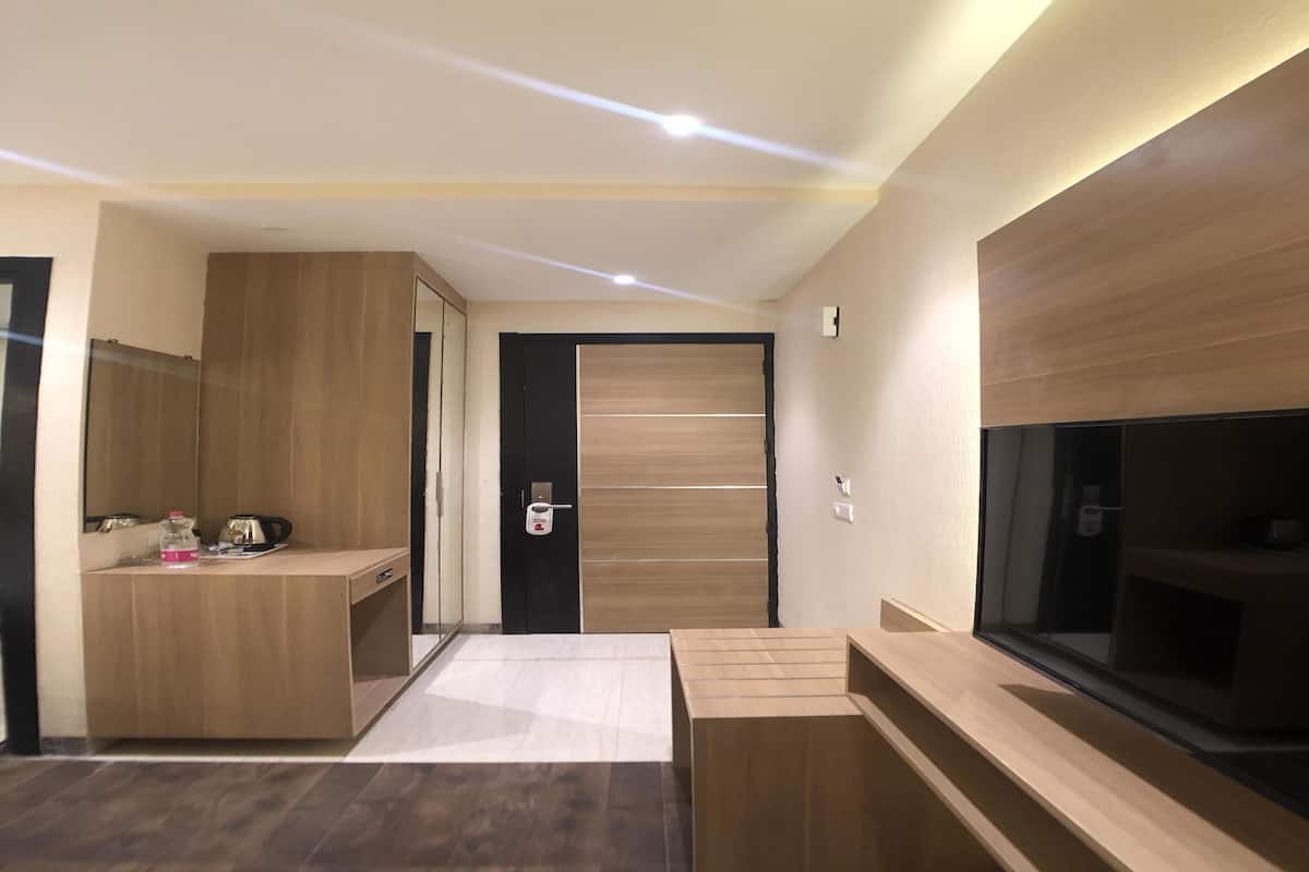 Executive Double Room, 1 King Bed | Floor plan