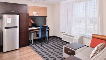 Suite, 1 Schlafzimmer | Wohnbereich | 47-Zoll-Smart-TV mit Digitalempfang, Fernseher, Netflix