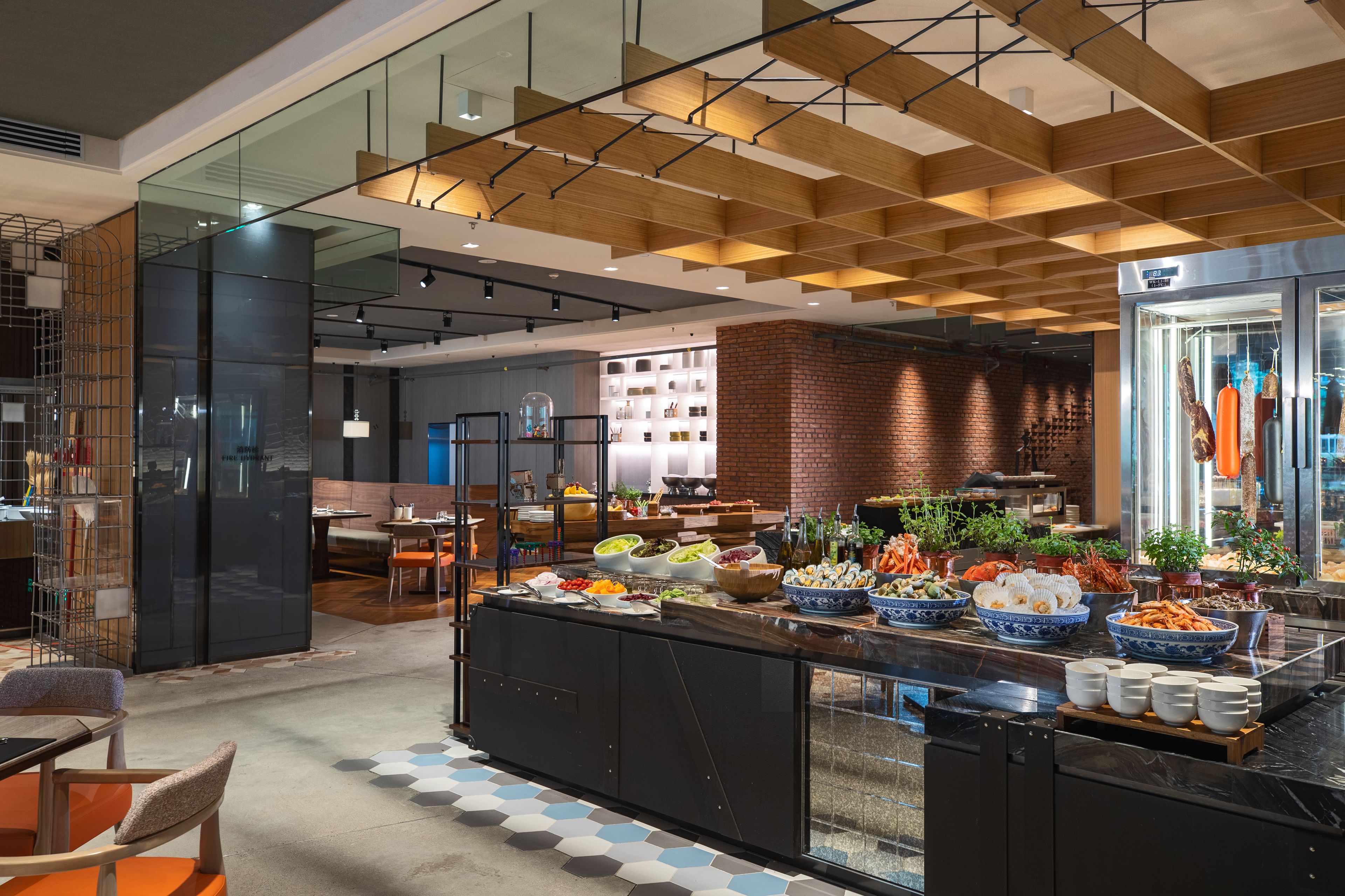 3 restaurants, breakfast, lunch, dinner served; chinese cuisine