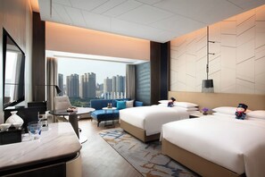 Quarto, 2 camas de casal | Edredons de pluma, cofres nos quartos, individualmente decorados