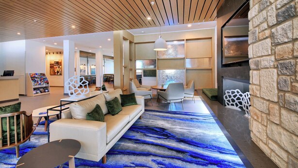 Lobby-lounge