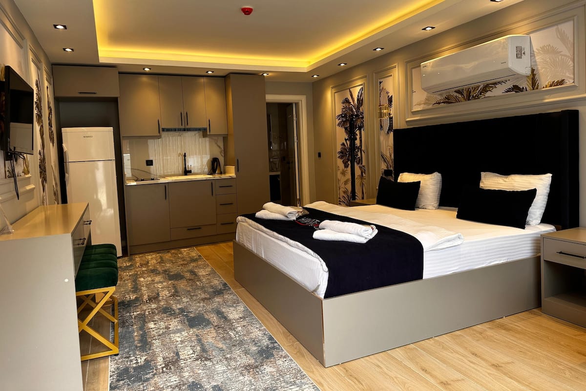 Deluxe Room, 1 Large Single Bed