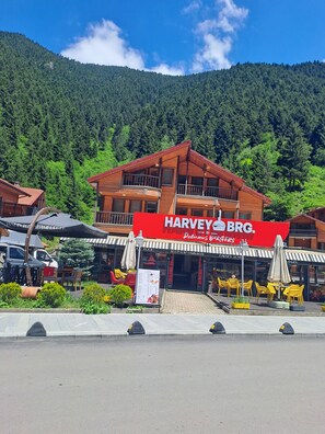 Vista frontal de la propiedad