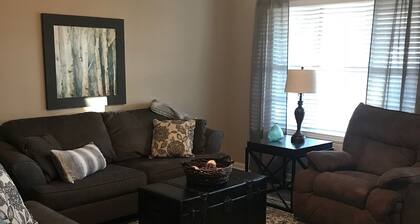 Lyndale House: Full house with 3 br