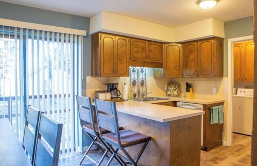 Lyndale House: Full house with 3 br