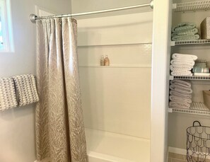 Shower, hair dryer, towels, soap - Halawai Haven, a Stylish Peaceful Retreat by Green Sands Beach (Naalehu)