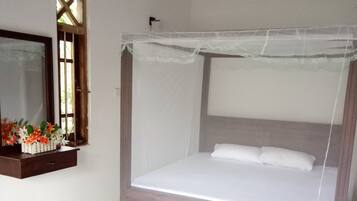 3 bedrooms, Egyptian cotton sheets, premium bedding, desk