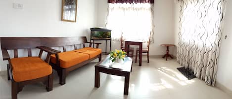 3 bedrooms, Egyptian cotton sheets, premium bedding, desk