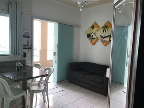 Basic Apartment, 1 Queen Bed, Non Smoking | Living area - Residencial Flat Débora (Florianópolis)