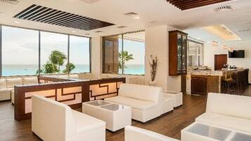 2 bars/lounges, swim-up bar, poolside bar