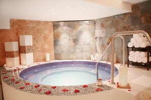 Outdoor treatment areas, body treatments, aromatherapy, body scrubs - Club Royal Solaris Cancun (Cancun)