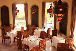 3 restaurants; breakfast, lunch and dinner served  - Club GR Caribe Cancun – Premier All Inclusive (Cancun)