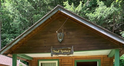 Pine Crest Motel And Cabins