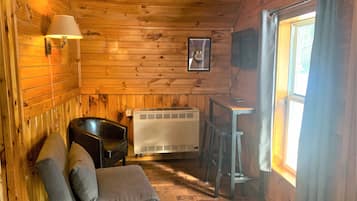 Room (xGROUSEH) | Individually decorated, individually furnished, free WiFi, bed sheets