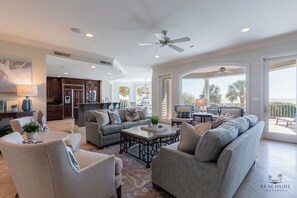 Living area - 37 Dune Lane - Island Dream Home, 7 Bedroom Oceanfront (Hilton Head Island)