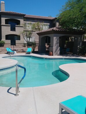 A heated pool - Beautiful 1st floor condo in Ahwatukee with heated pool. (Phoenix)