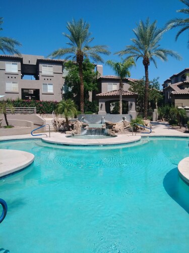 Beautiful 1st floor condo in Ahwatukee with heated pool.