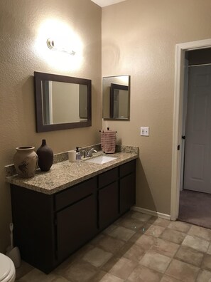 Hair dryer, towels, shampoo, toilet paper - Beautiful 1st floor condo in Ahwatukee with heated pool. (Phoenix)