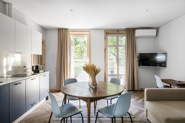 Deluxe Apartment, 2 Bedrooms, Accessible | In-room dining