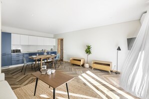Deluxe Apartment, 2 Bedrooms, Accessible | Living area | Flat-screen TV - Uz Juru Mariu (Neringa)