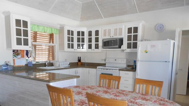 In-room dining - Cozy View Apartment (Union Hall)