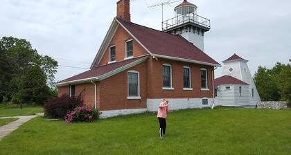 Perfect getaway for all occasions. 1200sq ft. sleeps 8. Country atmosphere