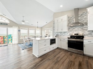 Fridge, microwave, oven, stovetop - The Beachcomber | Oceanfront, Topsail Beach! (Topsail Beach)