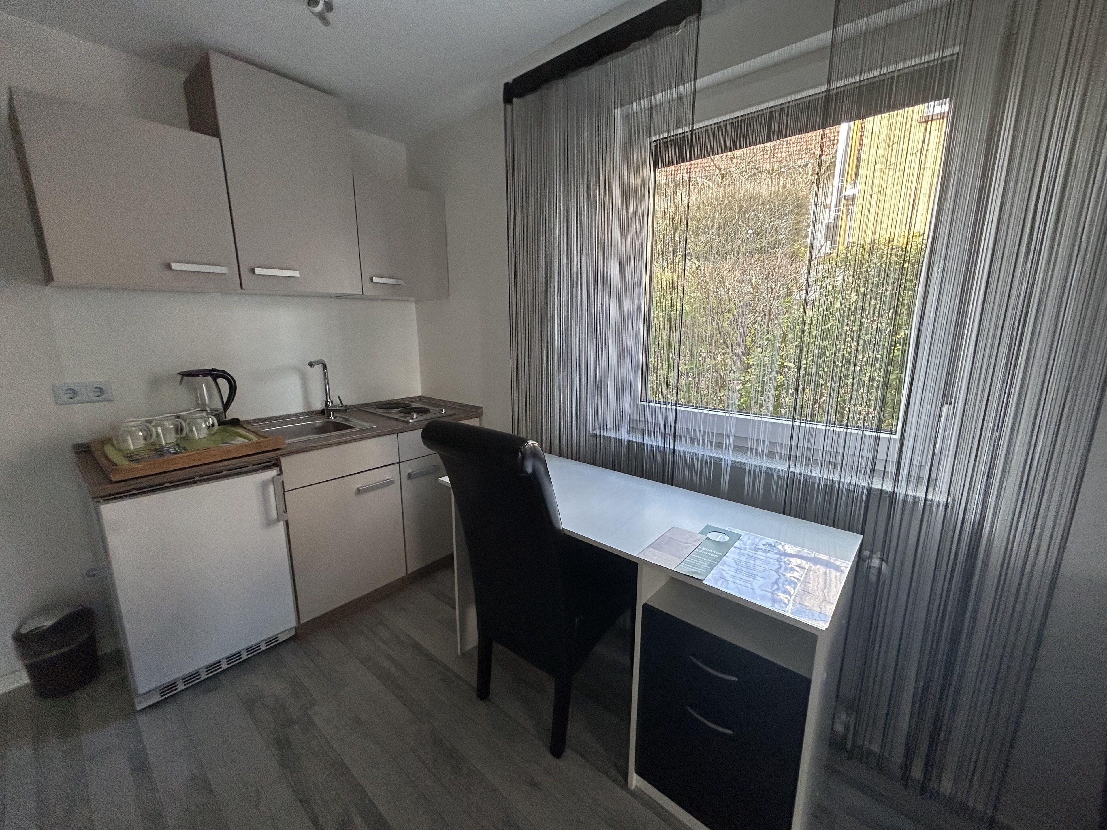 basic apartment, 1 double bed, non smoking | private kitchen | fridge, electric kettle