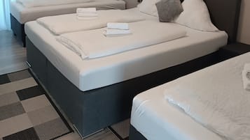 基础四人房 | 2 多间卧室、办公桌、免费 WiFi、床单