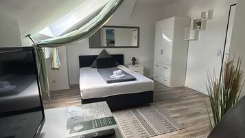 Basic Single Room | 2 bedrooms, desk, free WiFi, bed sheets