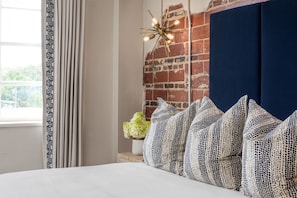 Habitación Deluxe, 1 cama King size | Sábanas de algodón egipcio, ropa de cama de alta calidad y edredón