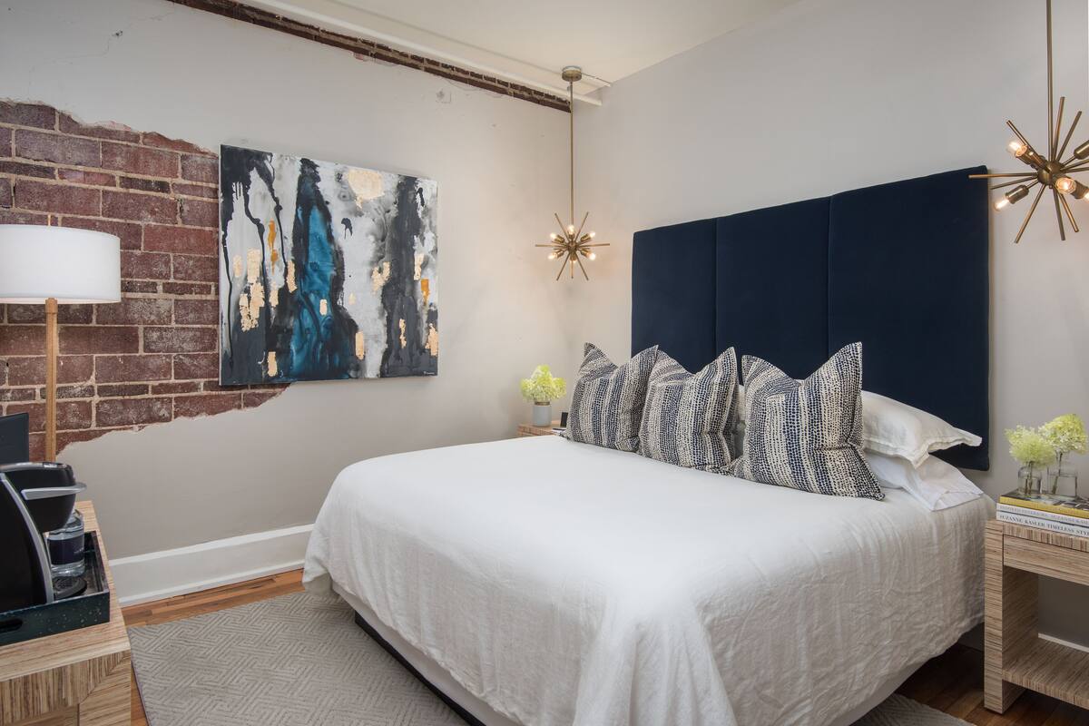 Basic Room, 1 King Bed, No Windows | Egyptian cotton sheets, premium bedding, down comforters, pillowtop beds