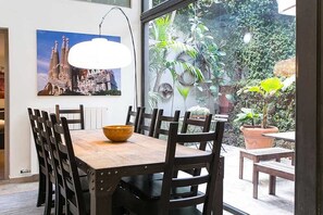 Loft, 4 Bedrooms | In-room dining - 4 Rooms Barcelona (Barcelona)