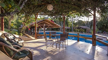 Indoor pool, 2 outdoor pools