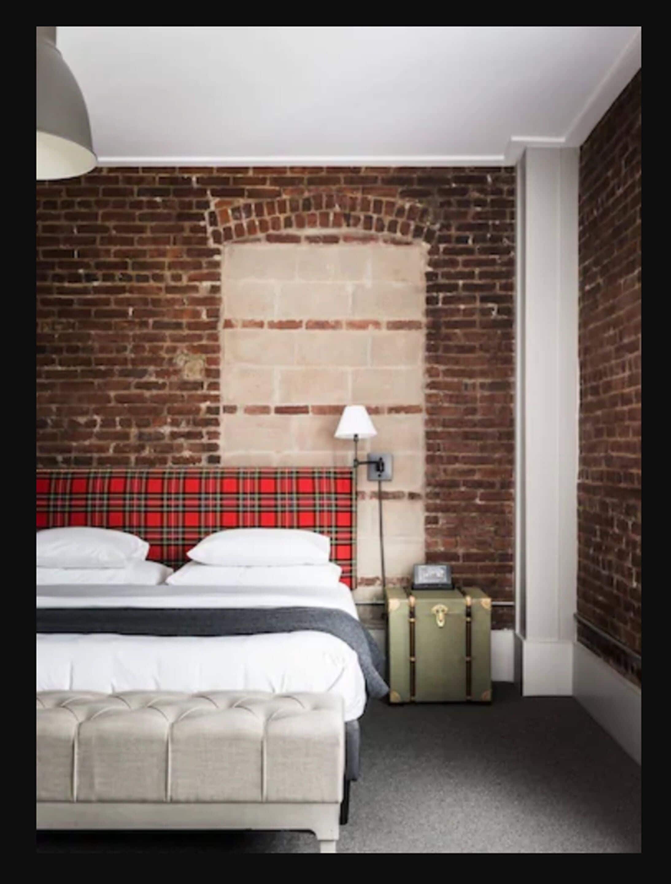 deluxe single room, 1 king bed, non smoking | 1 bedroom, premium bedding, in-room safe, individually decorated