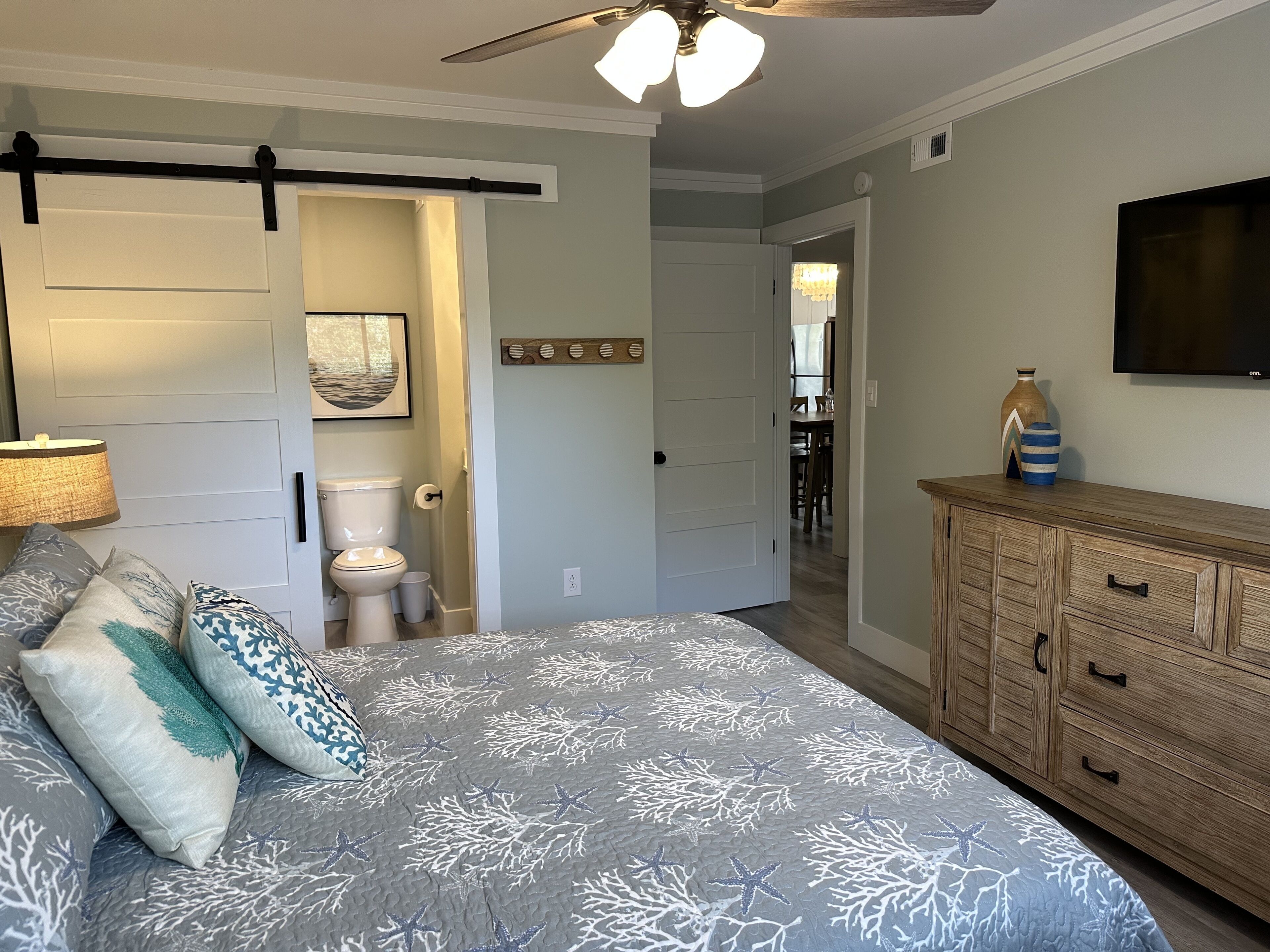 2 habitaciones, decoración personalizada y muebles diferentes 