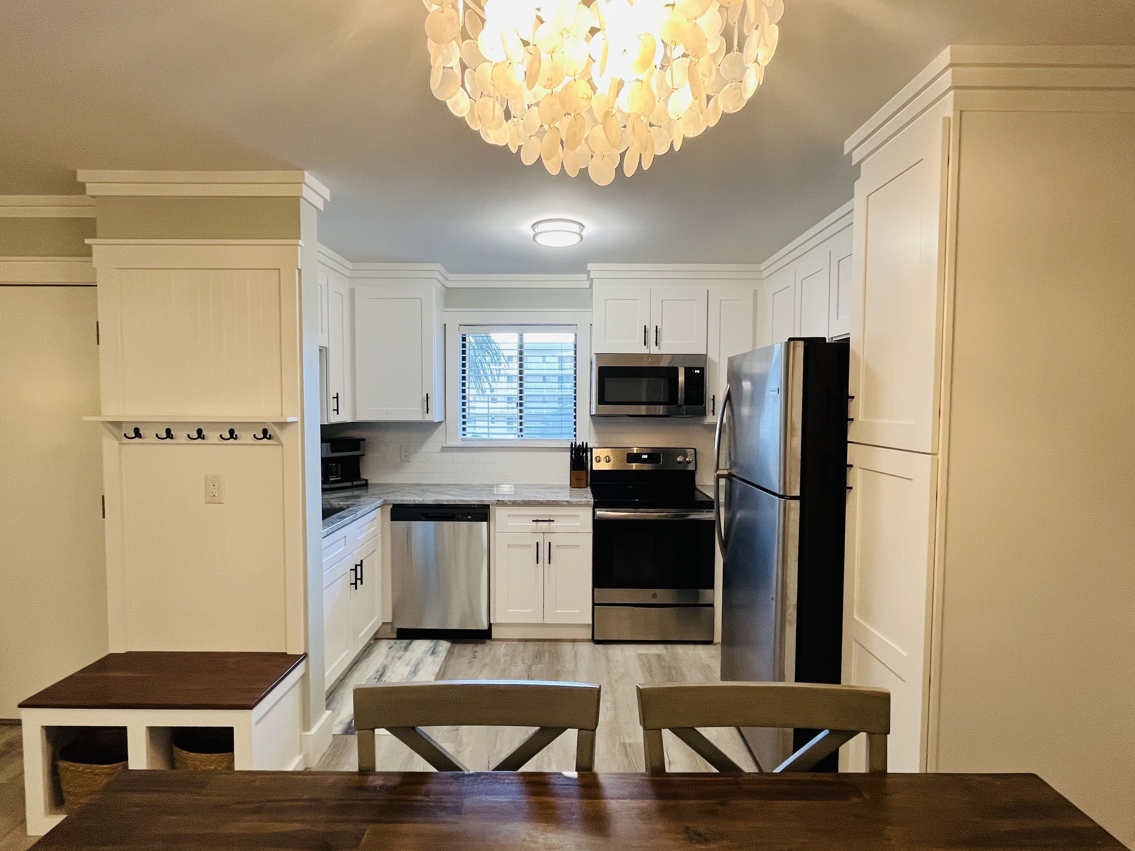 luxury condo, 2 bedrooms | private kitchen | full-sized fridge, microwave, oven, stovetop