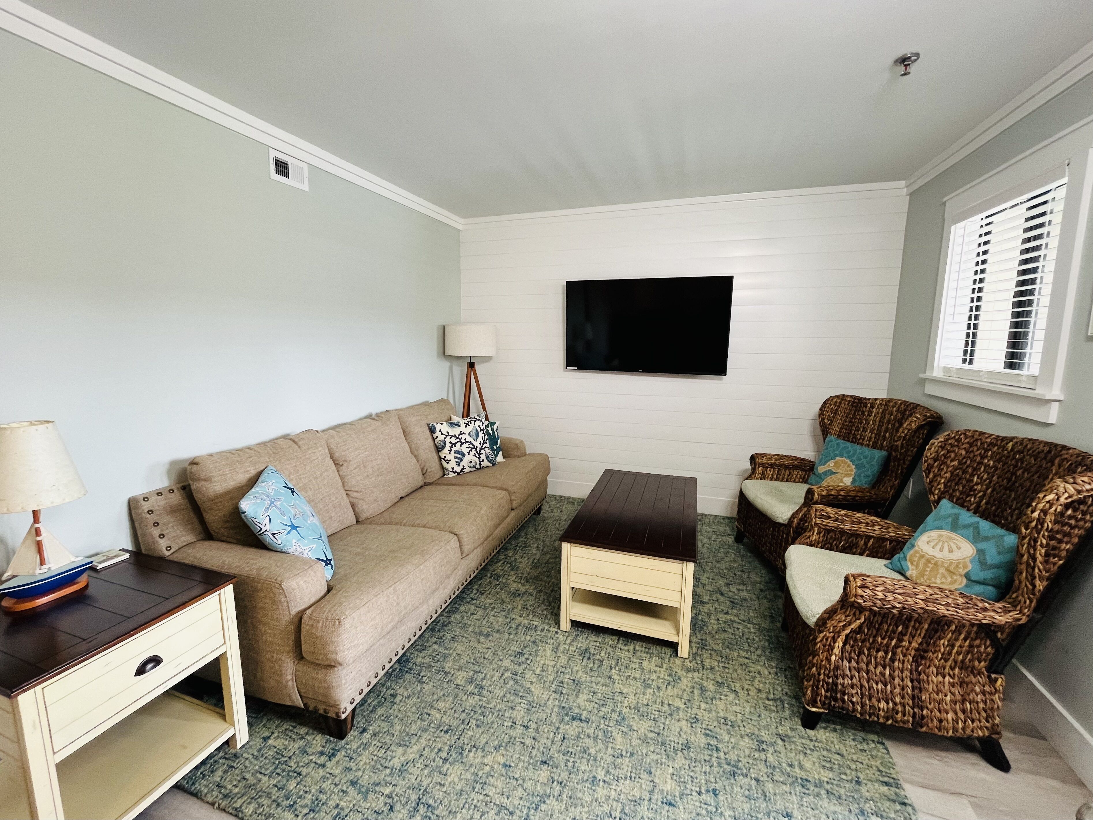 luxury condo, 2 bedrooms | 2 bedrooms, individually decorated, individually furnished