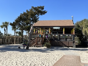 Lounas ja illallinen, paikallinen keittiö