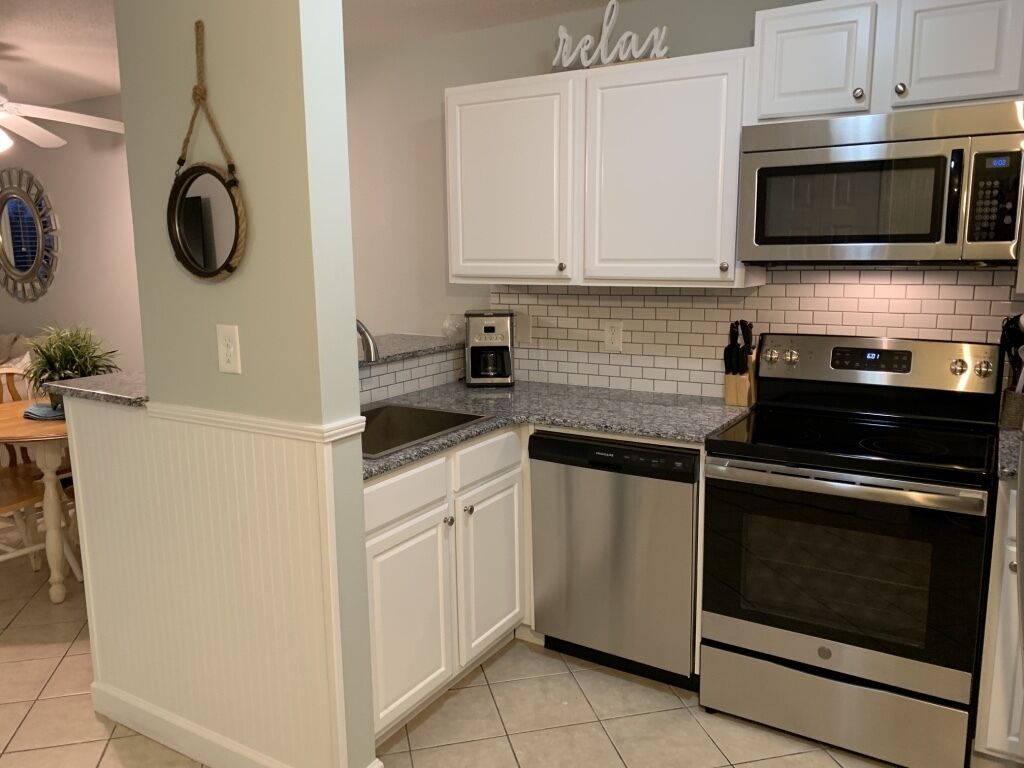 family condo, 2 bedrooms | private kitchen | full-sized fridge, microwave, oven, stovetop