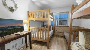 Cabaña, varias camas, baño privado (3 Bedrooms) | 3 dormitorios, wifi gratis, decoración individual