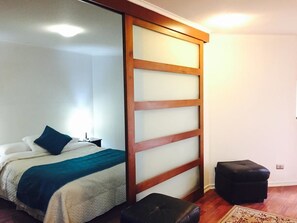 Soundproofing, iron/ironing board, free WiFi, bed sheets - Infinity Apartments (Santiago)