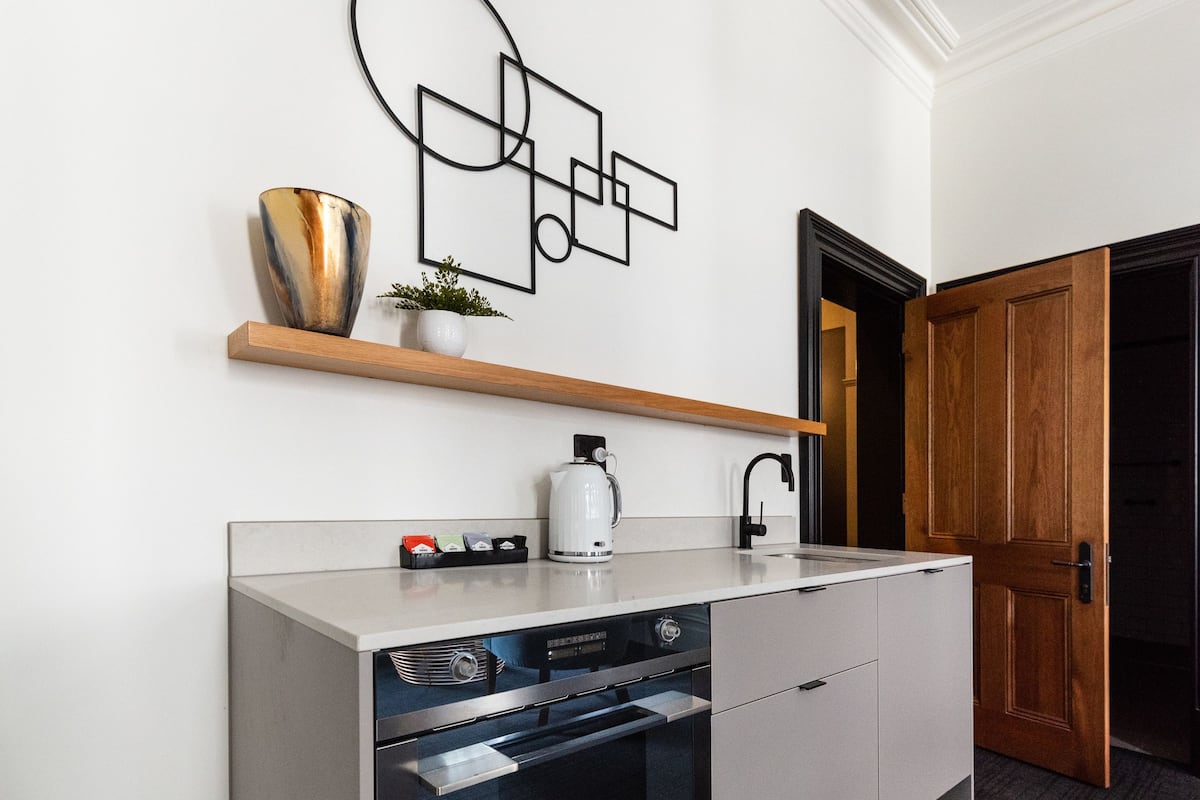 deluxe single room | private kitchenette | fridge, microwave, dishwasher, coffee/tea maker