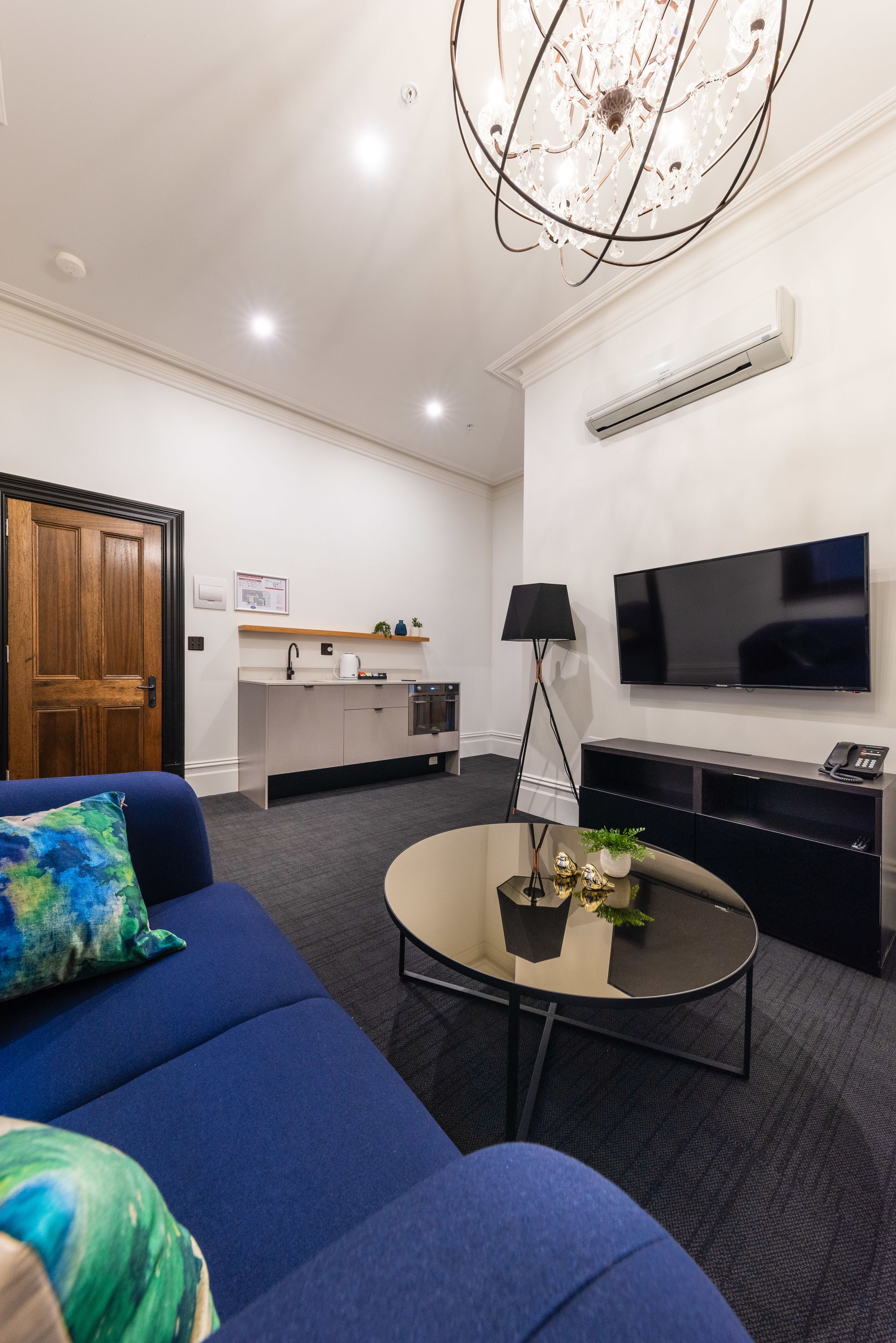 deluxe single room | living area | smart tv, netflix