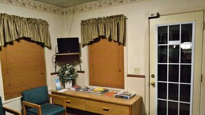 Unclassified image, 5 of 81, button - Innkeeper Motel (Aberdeen)