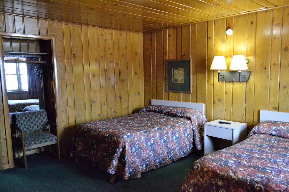 Standard Room, 2 Queen Beds, Non Smoking, Bathtub
