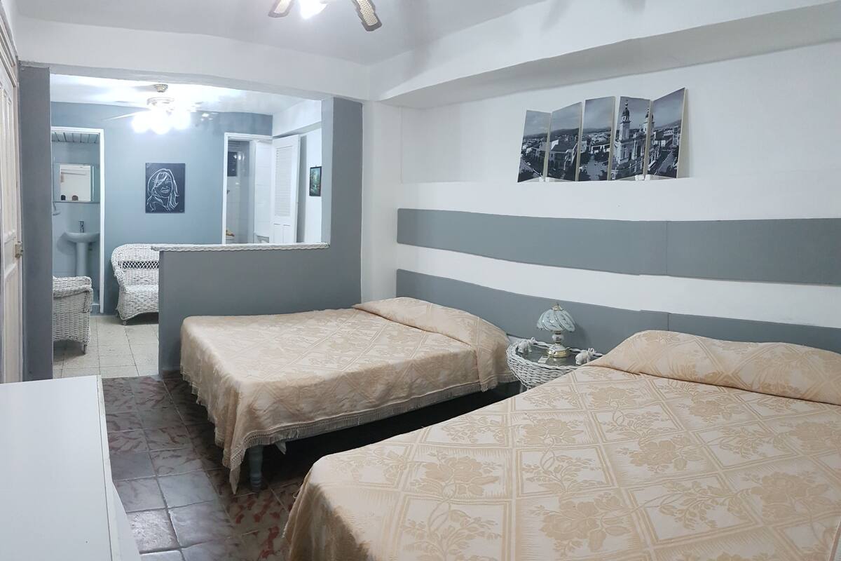 Family Quadruple Room, 2 Queen Beds, Non Smoking