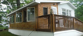 Darling Park Model Trailer sentrum Curtis med utsikt over South Manistique Lake