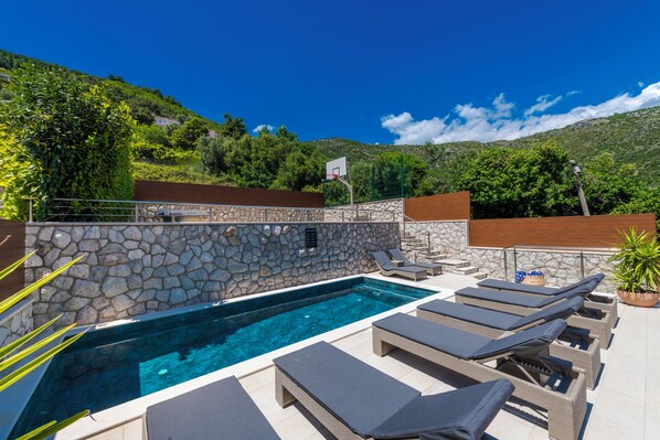 Outdoor pool, a heated pool